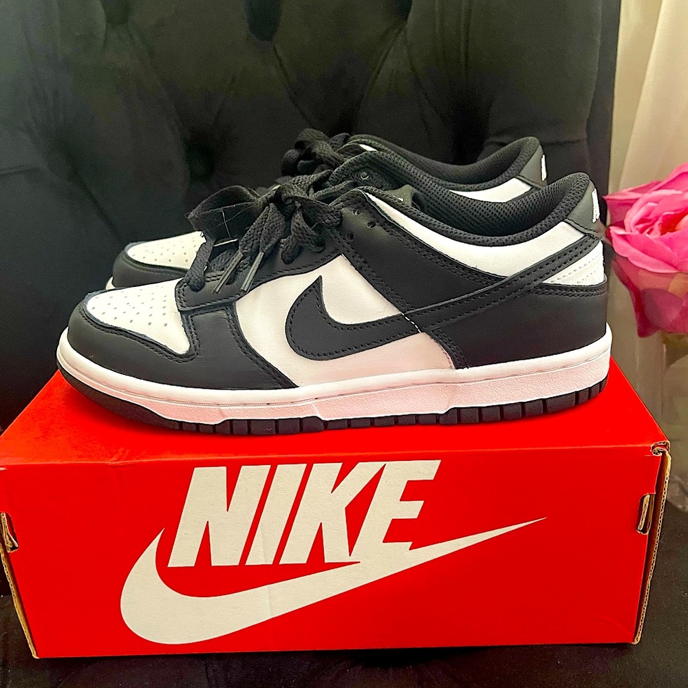 🐼Nike Dunk Low Black and white‎ Pandas 🐼 Womens size 7